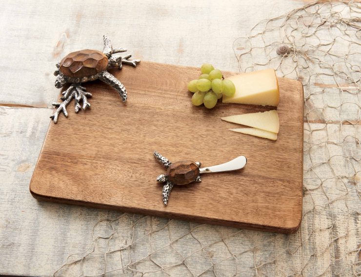 A photo of the Large Turtle Cutting Board product