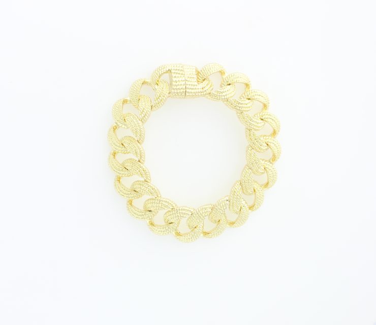 A photo of the Magentic Link Bracelet product