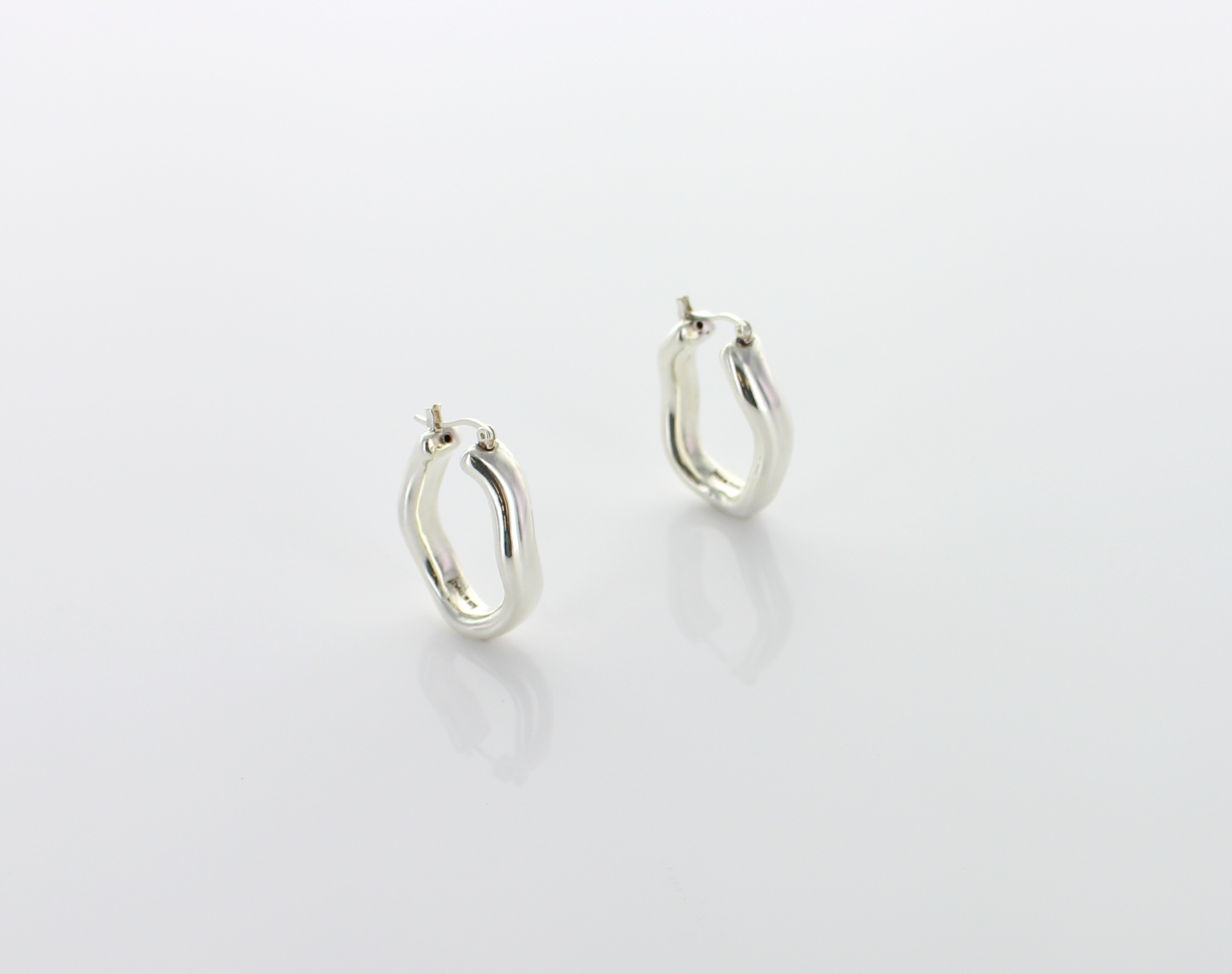 925 Silver All Hoop Earrings  (22-24Jan $498, 之後批發價$598）