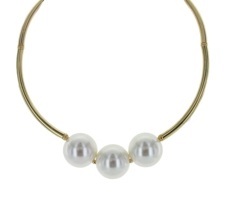 A photo of the 3 Pearl Necklace  product