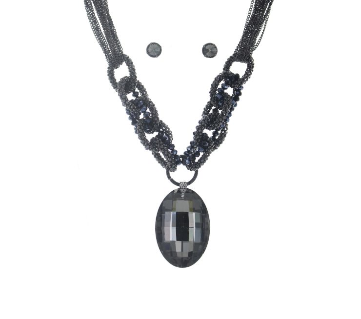 A photo of the Black Chunky Gemstone Necklace product