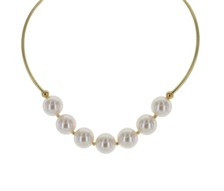 A photo of the Pearl & Metal Necklace product