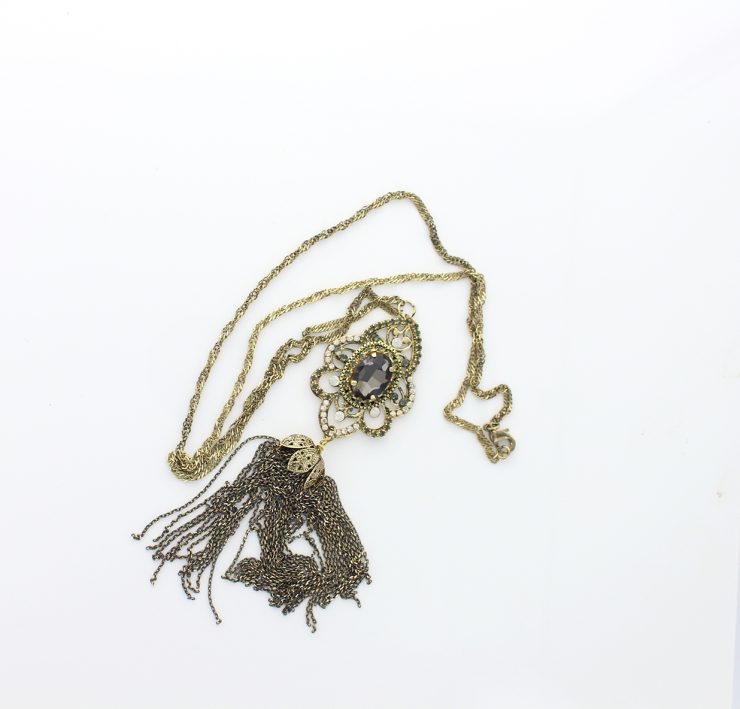 A photo of the Long Tassle Necklace product