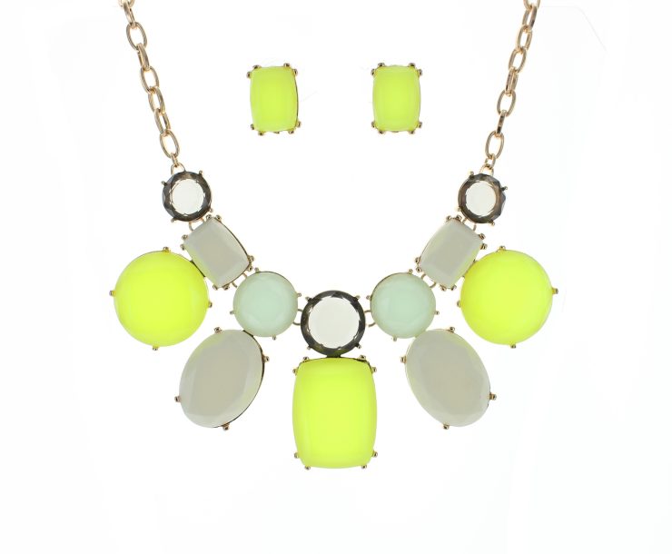 A photo of the Statement Necklace product