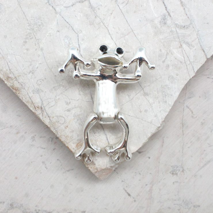 A photo of the Leaping Frog Pendant product