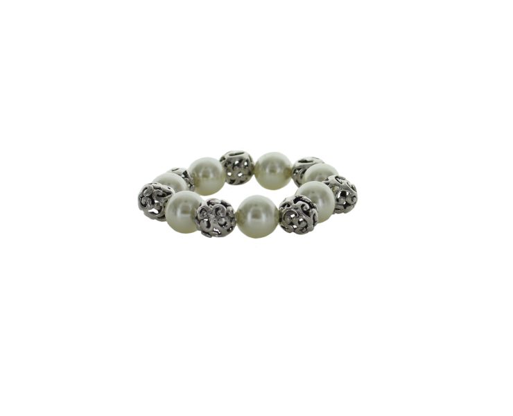 A photo of the Pearl Armlet product