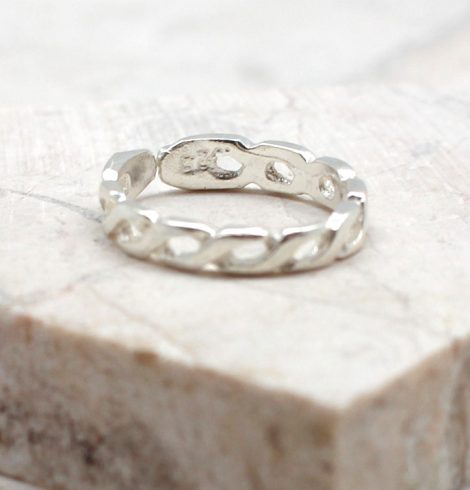 A photo of the The Chain Toe Ring product
