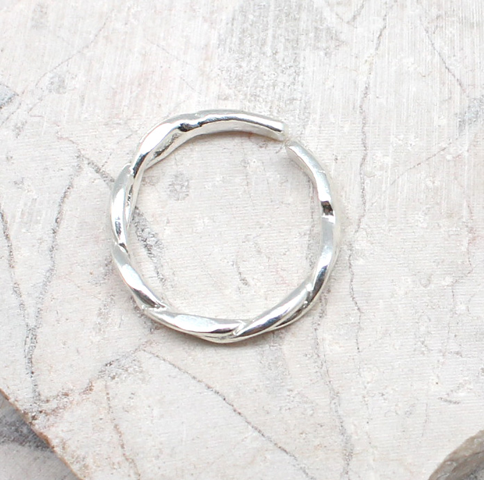 A photo of the The Double Vine Toe Ring product