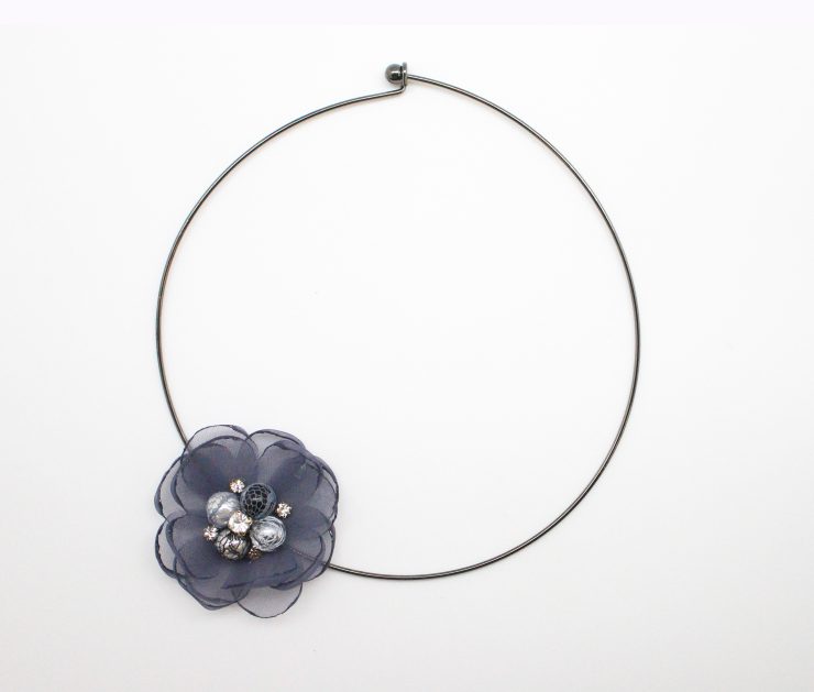 A photo of the Flower Pearl Wire Necklace product