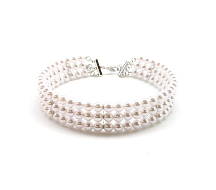 A photo of the Pearl Choker product