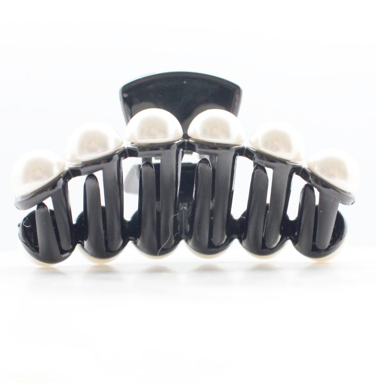 A photo of the Black Pearl Claw Clip product