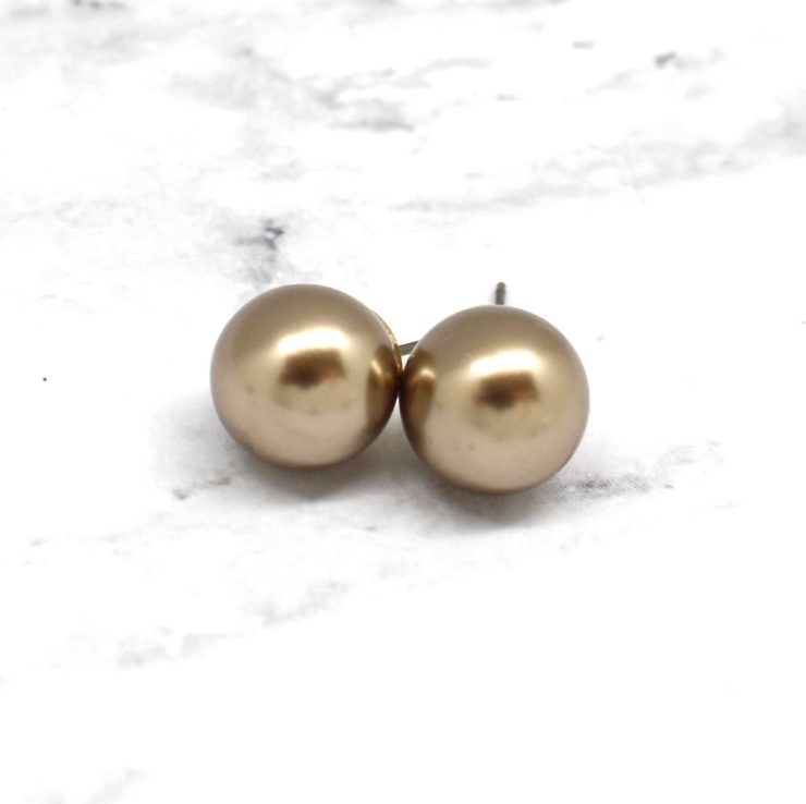 A photo of the Perfect Pearl Earring Brown product