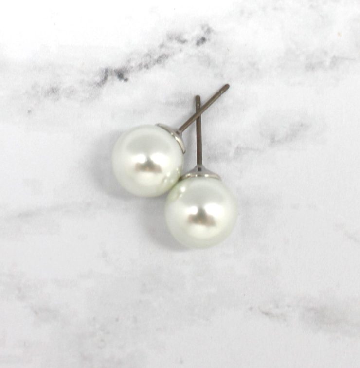 A photo of the Perfect Pearl Earring White product