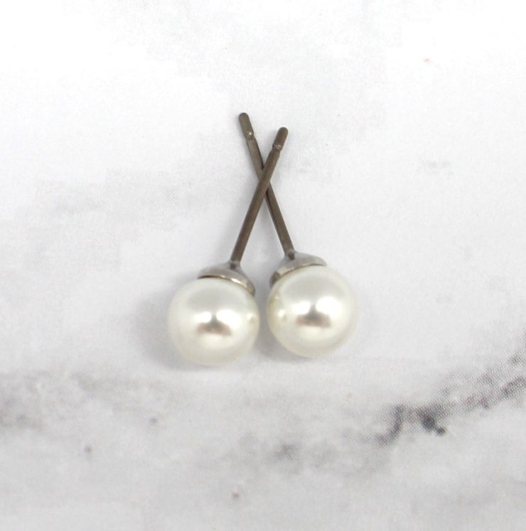 A photo of the Perfect Pearl Earring White product