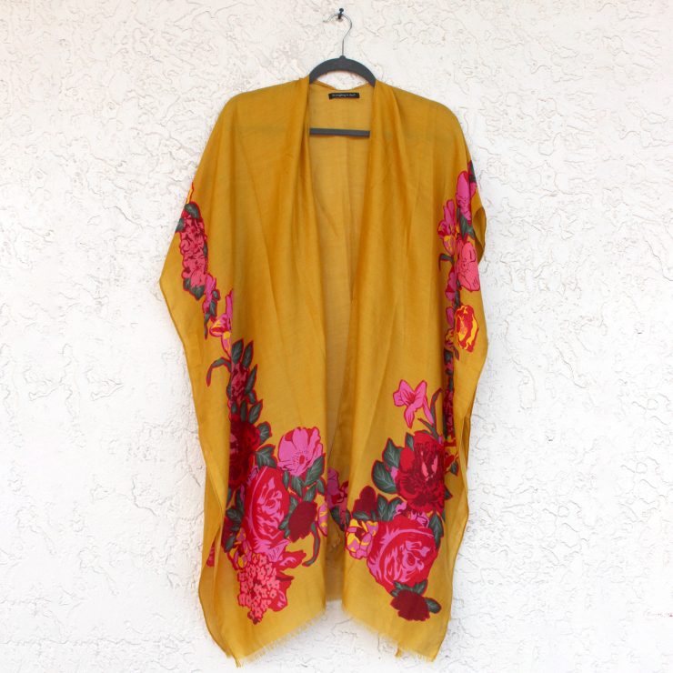 A photo of the Bunches Of Flowers Kimono product