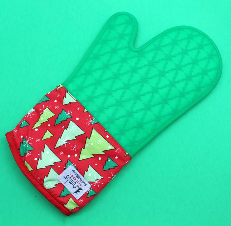 A photo of the Christmas Oven Mitt product