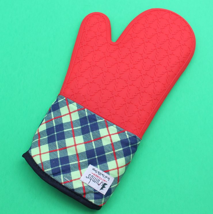A photo of the Christmas Oven Mitt product