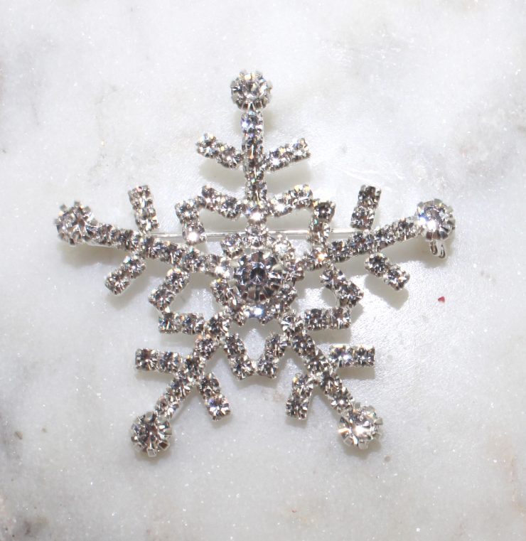 A photo of the Snowflakes Falling Pin product