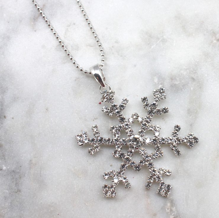 A photo of the Soft Snowflakes Necklace product