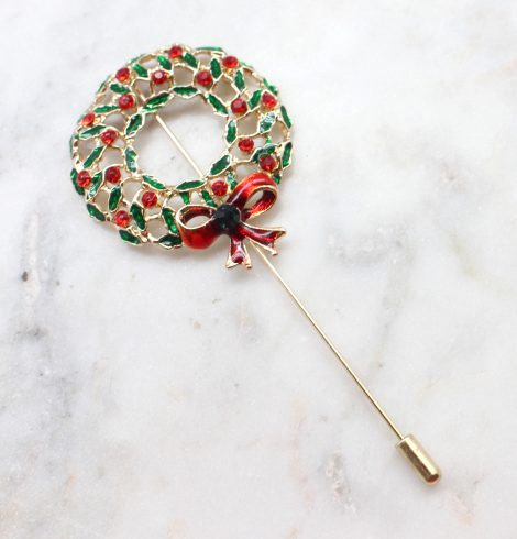 A photo of the Christmas Wreath Glasses Holder Pin product