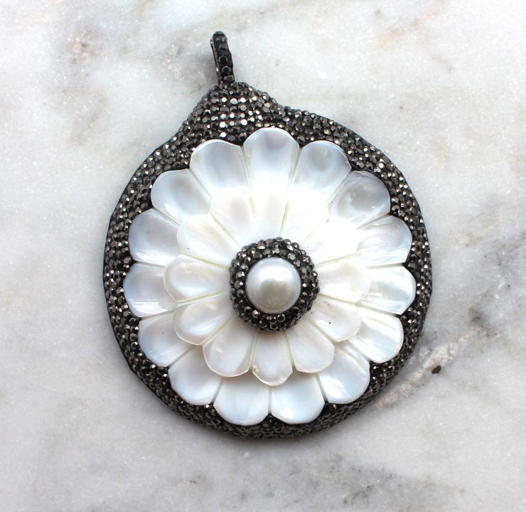 A photo of the Bloom Pendant product