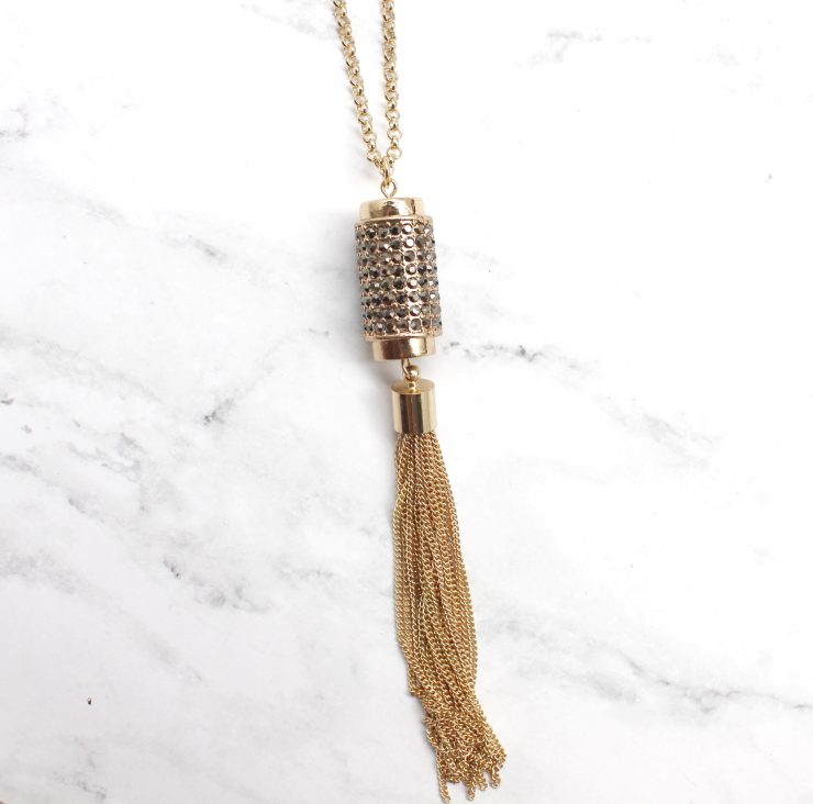 A photo of the Barrel Long Chain Necklace product