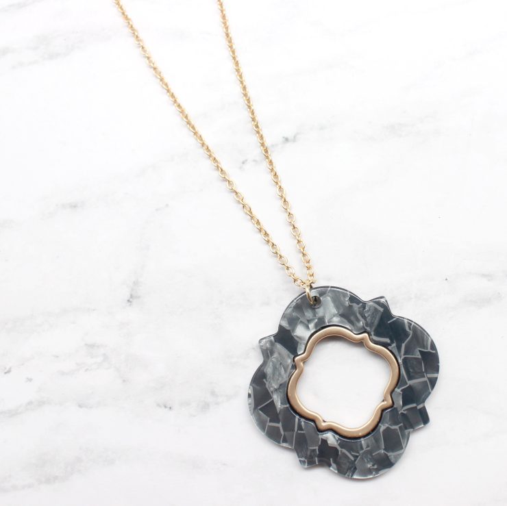 A photo of the Lee Necklace product