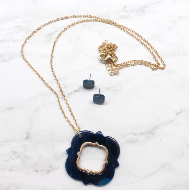 A photo of the Lee Necklace product