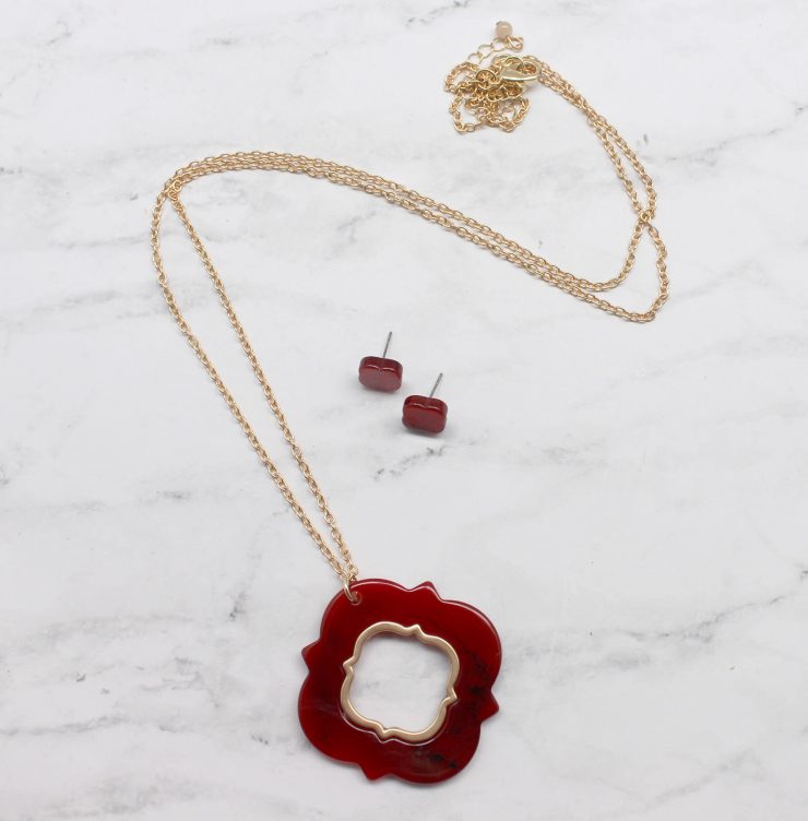 A photo of the Lee Necklace product