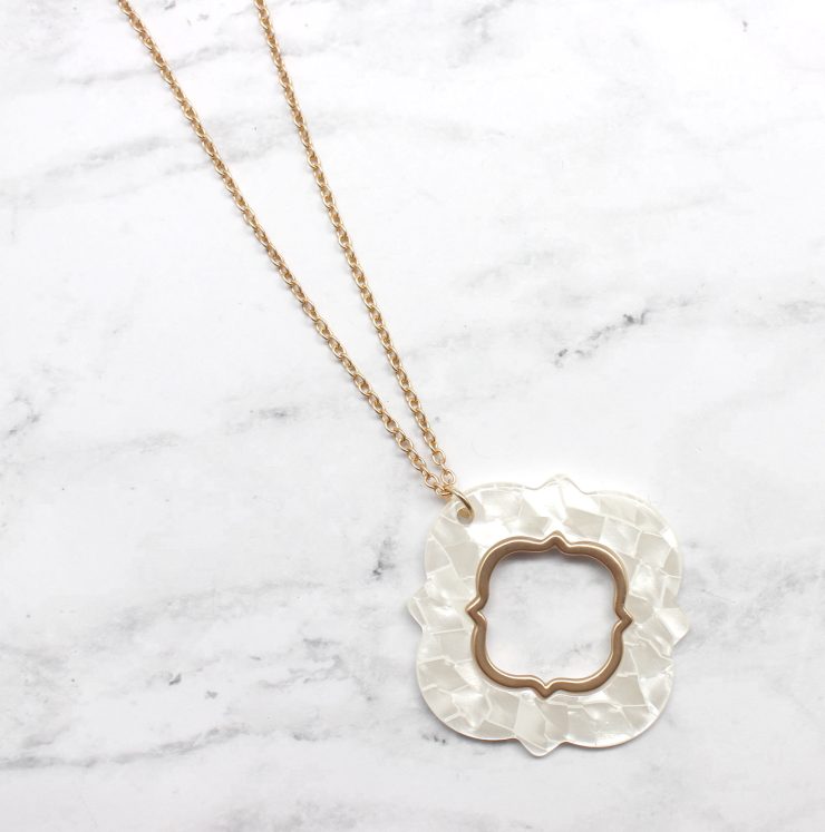 A photo of the Lee Necklace product