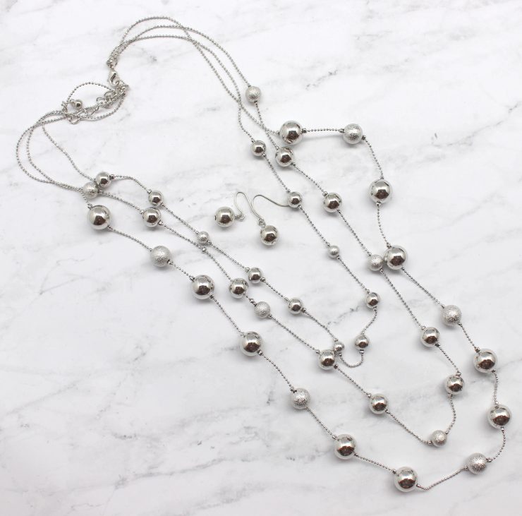 A photo of the Simple Beads Necklace product