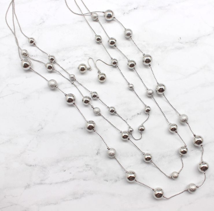 A photo of the Simple Beads Necklace product