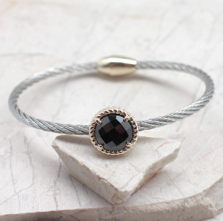 A photo of the Circle Gemstone Magnetic Bangle product