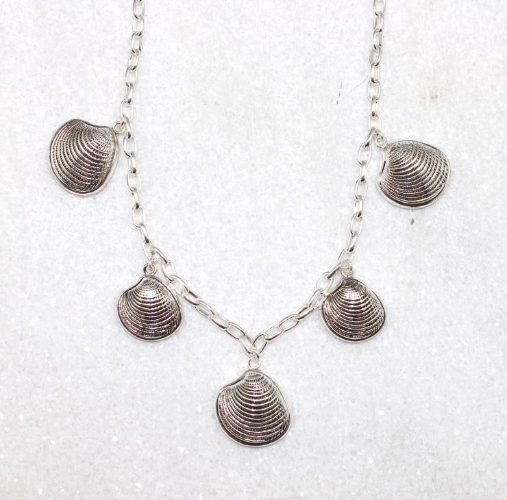 A photo of the Clam Shell Necklace product