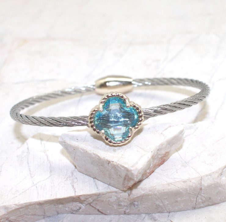 A photo of the Clover Gemstone Magnetic Bangle product