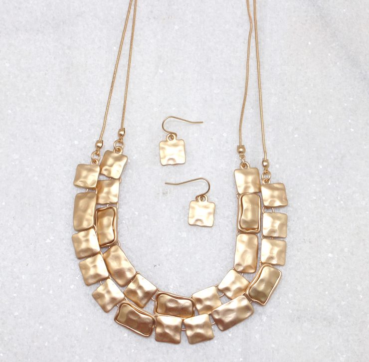 A photo of the Matte Pieces Necklace product