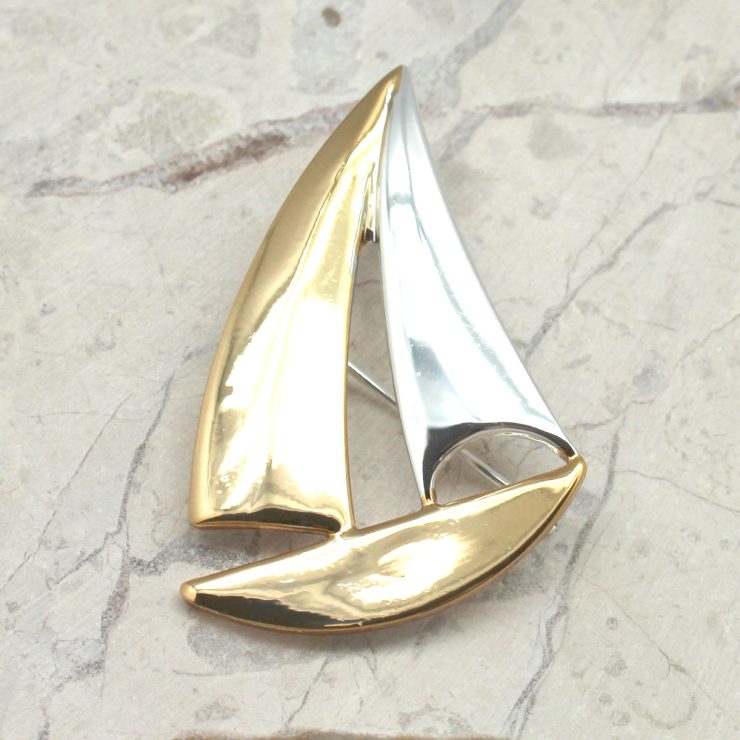 A photo of the Sailboat Pendant product