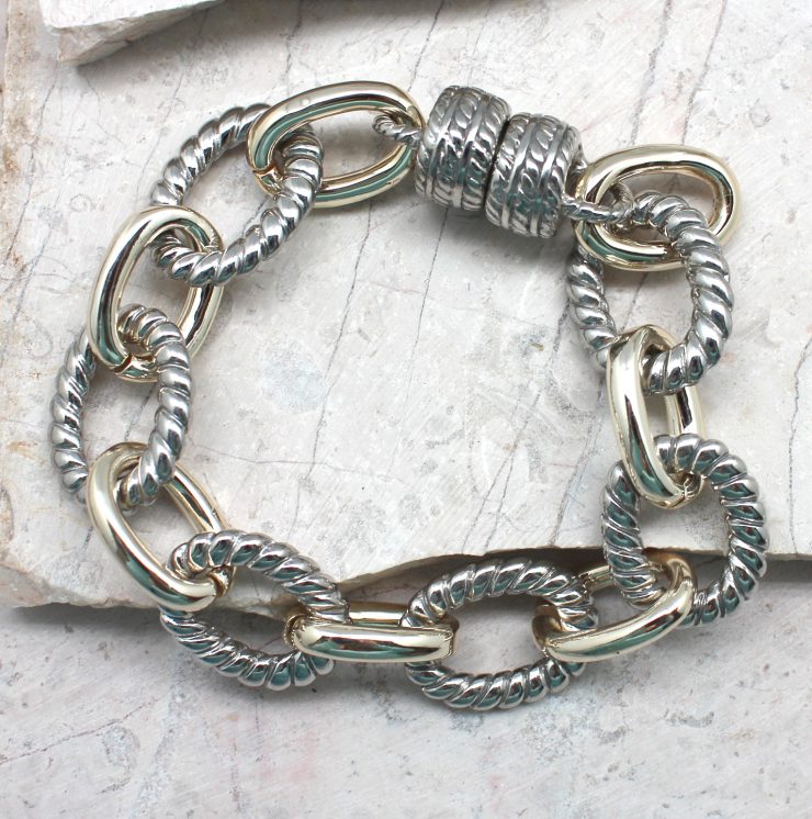 A photo of the Textured Chain Link Magnetic Bracelet product