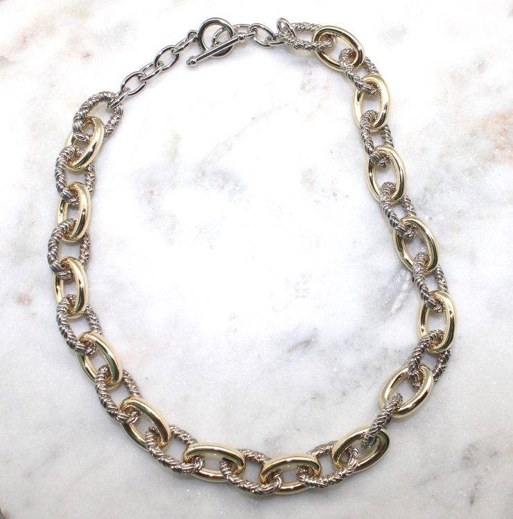 A photo of the Textured Chain Link Necklace product