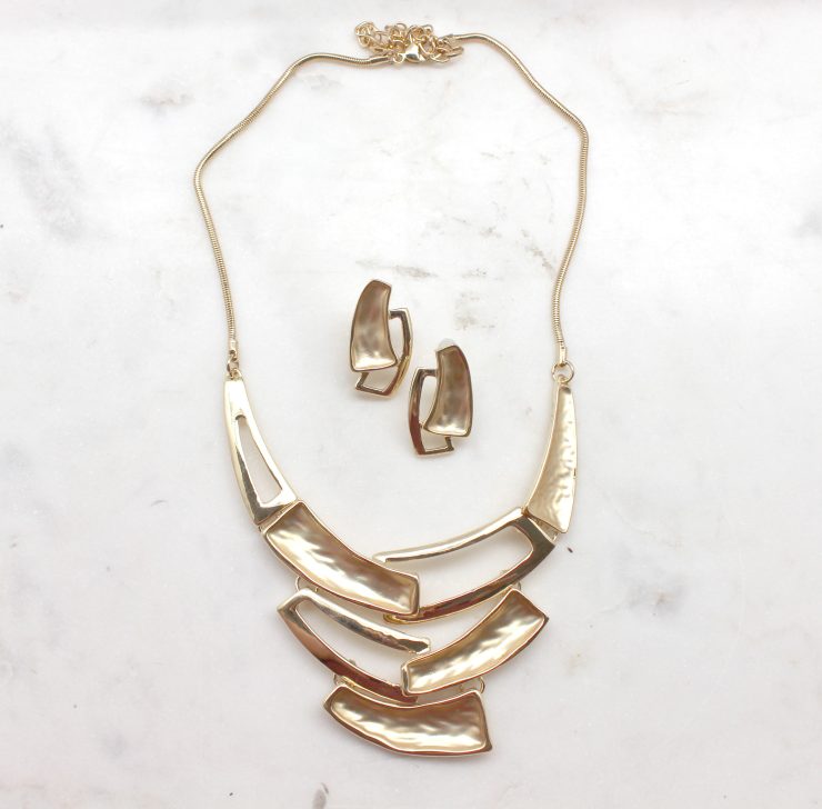 A photo of the Layers Necklace product