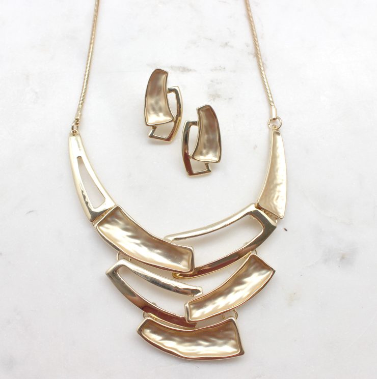 A photo of the Layers Necklace product