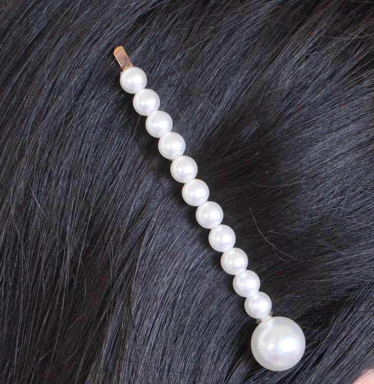 A photo of the Pearl Bobbi Pin product