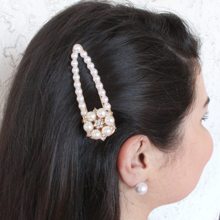 A photo of the Pearl Floral Barrette product