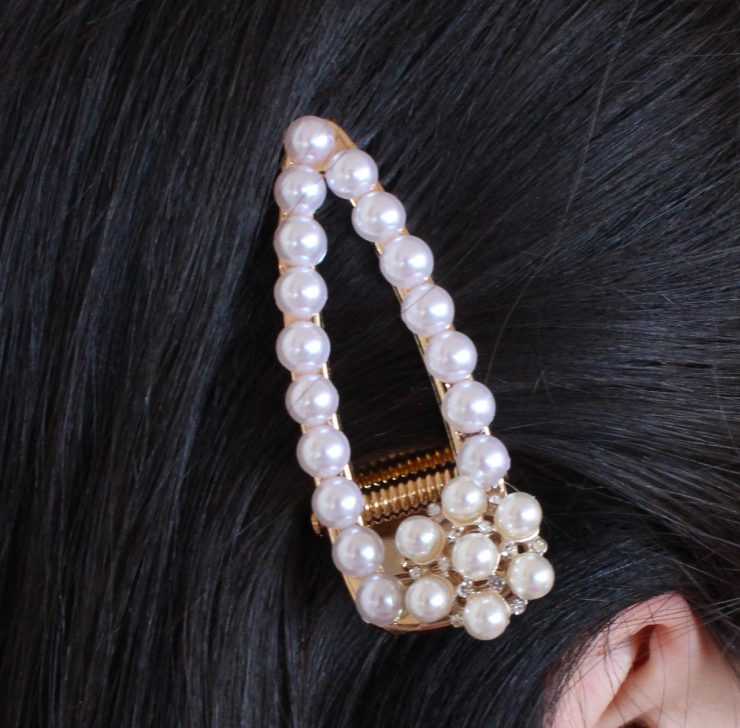 A photo of the Pearl Floral Clamp Clip product