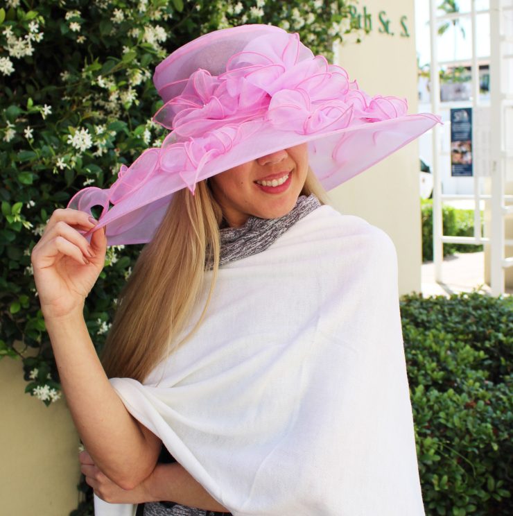 A photo of the Pearls and Flowers Fascinator Hat product