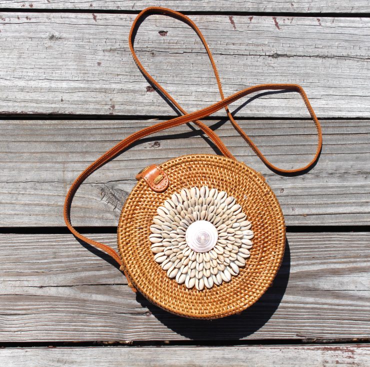 A photo of the Shell Straw Cross Body Purse product