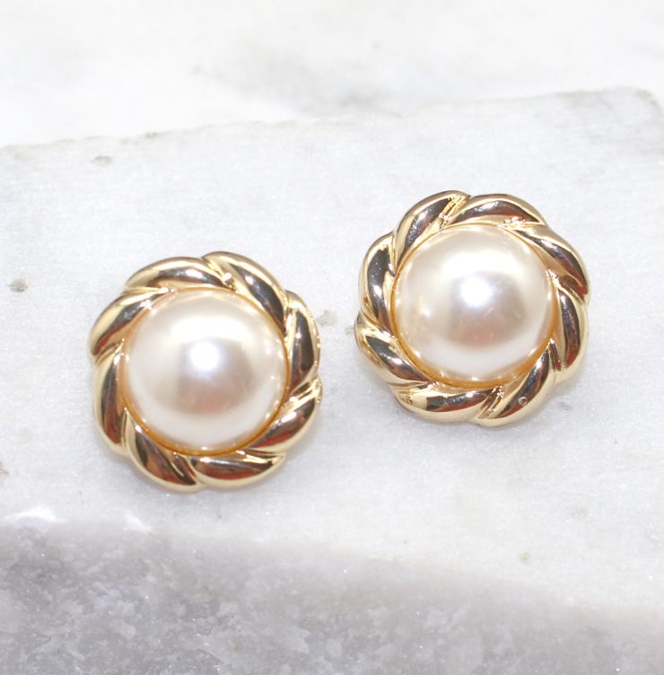 A photo of the Pearl Clip On Earrings product