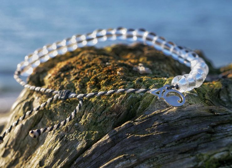 A photo of the 4Ocean Orca Whale Bracelet product