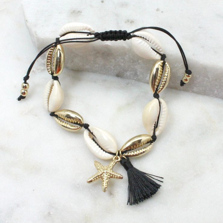 A photo of the Lei Bracelet product