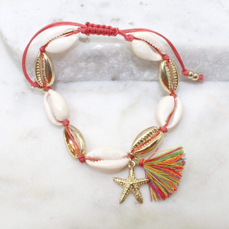 A photo of the Lei Bracelet product